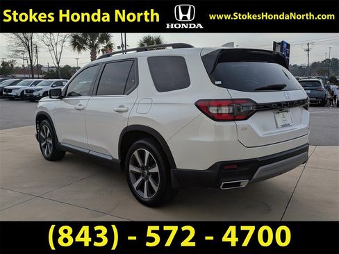 Used 2023 Honda Pilot Touring image 6
