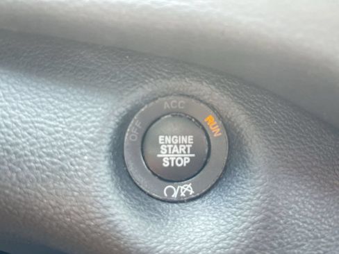 Used 2019 Jeep Cherokee Limited AWD/4WD image 24