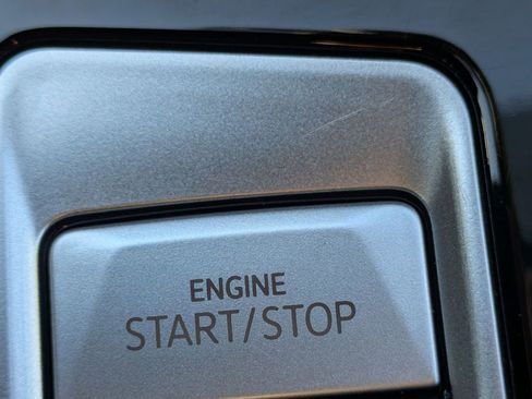 Used 2025 Volkswagen Atlas SE image 20