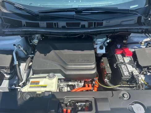 Certified 2024 Nissan Leaf S image 13