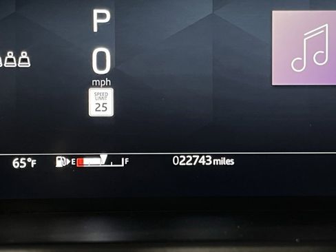 Used 2025 Land Rover Defender 110 S image 18