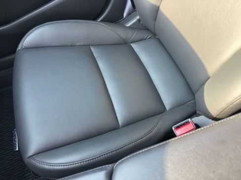 Used 2023 MAZDA MAZDA3 s image 30