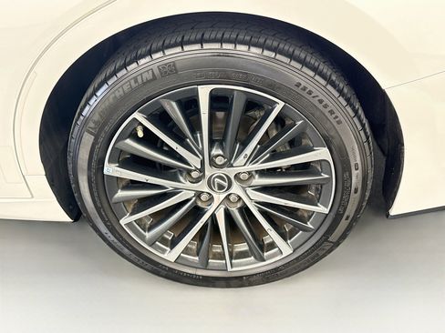 Used 2024 Lexus ES 350 w/ Premium Package FWD image 11