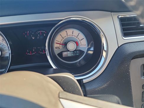 Used 2010 Ford Mustang Premium image 27