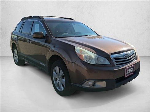 Used 2011 Subaru Outback 2.5i Premium AWD/4WD image 3