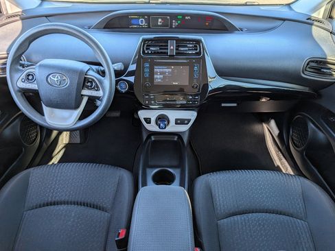 Used 2017 Toyota Prius Two image 4