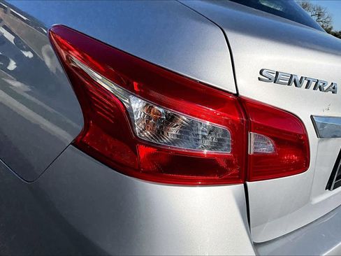 Used 2018 Nissan Sentra S image 29