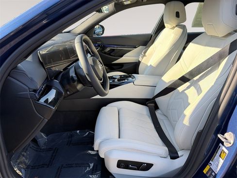 Certified 2026 BMW i5 eDrive40 image 9