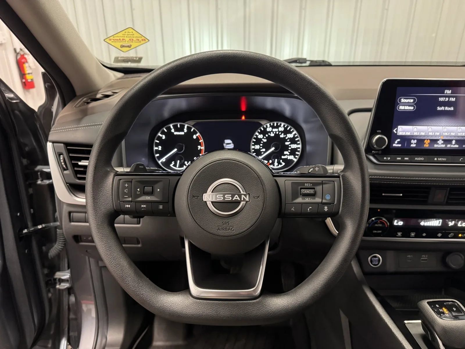 Used 2023 Nissan Rogue SV AWD/4WD image 18
