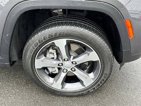 Used 2023 Jeep Grand Cherokee 4WD 4xe image 7