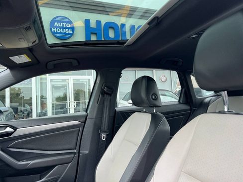 Used 2019 Volkswagen Jetta R-Line FWD image 16