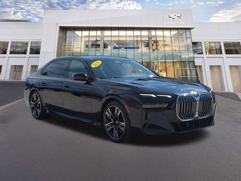 Used 2023 BMW 740i w/ Parking Assistance Package RWD image 3