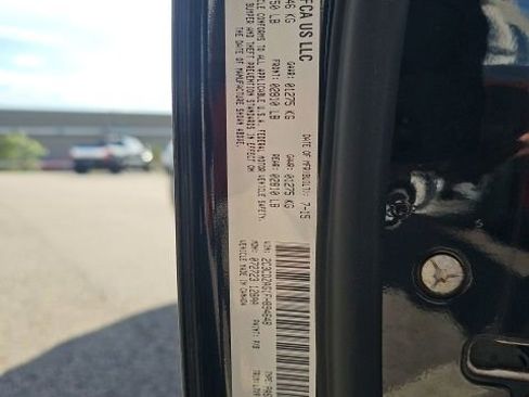 Used 2015 Dodge Challenger SXT image 17