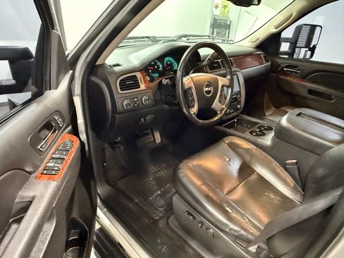 Used 2013 GMC Sierra 2500 SLT w/ Suspension Package, Off-Road image 10