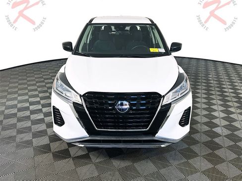 Used 2022 Nissan Kicks S image 2