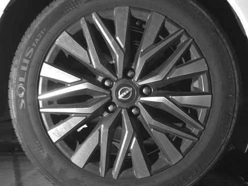Used 2025 Nissan Altima 2.5 SV FWD image 12