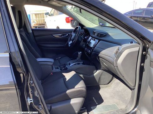 Used 2019 Nissan Rogue SV image 12