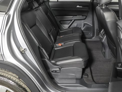 Used 2020 Volkswagen Atlas Cross Sport SE w/ Panoramic Sunroof Package image 40