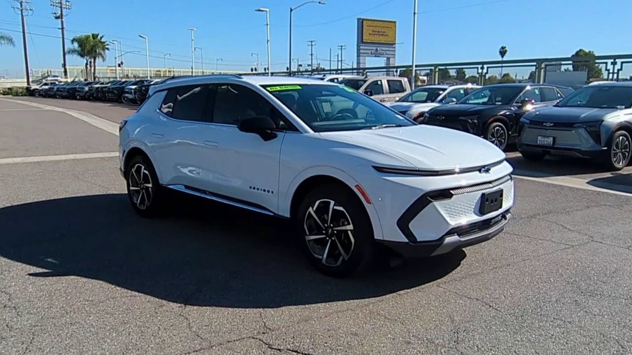 Used 2024 Chevrolet Equinox EV LT w/ LPO, Blackout Package FWD image 2