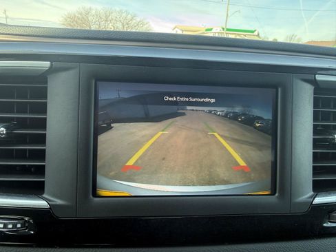 Used 2023 Chrysler Voyager LX FWD image 21