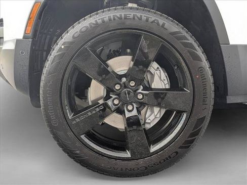 New 2026 Land Rover Defender 110 S AWD/4WD image 10