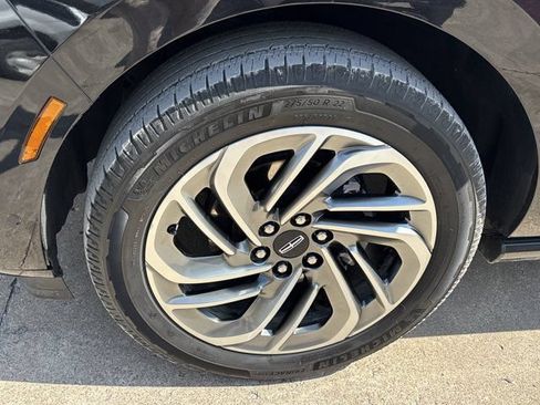 Used 2025 Lincoln Navigator Reserve AWD/4WD image 14