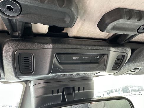 Used 2025 Jeep Wrangler Unlimited Sahara AWD/4WD image 34