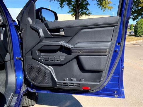 Used 2025 Toyota Tacoma TRD Off-Road image 21