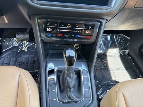 Used 2023 Volkswagen Tiguan SE FWD image 17