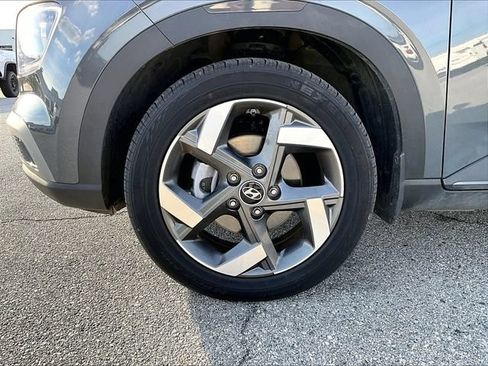 Used 2024 Hyundai Venue Limited FWD image 7