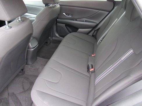 Used 2022 Hyundai Elantra SEL image 8