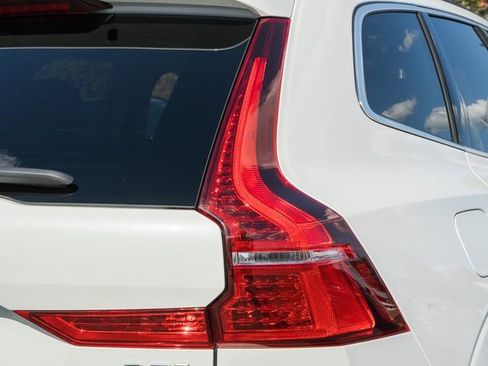 Certified 2022 Volvo XC60 B5 Momentum w/ Climate Package image 6