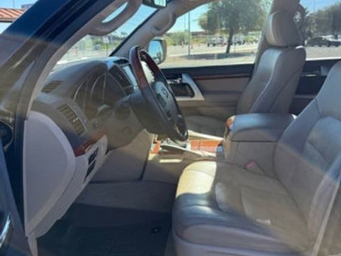Used 2014 Toyota Land Cruiser image 9