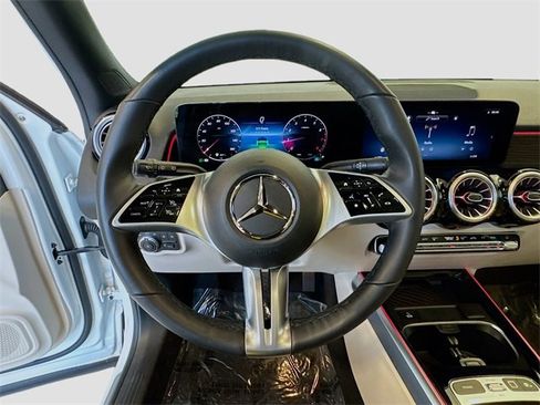 Certified 2025 Mercedes-Benz GLB 250 4MATIC image 11