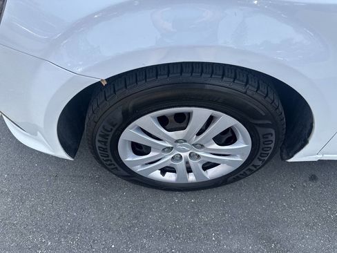 Used 2017 Chevrolet Sonic LT image 10