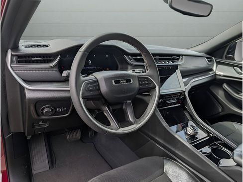 Used 2023 Jeep Grand Cherokee Altitude RWD image 15