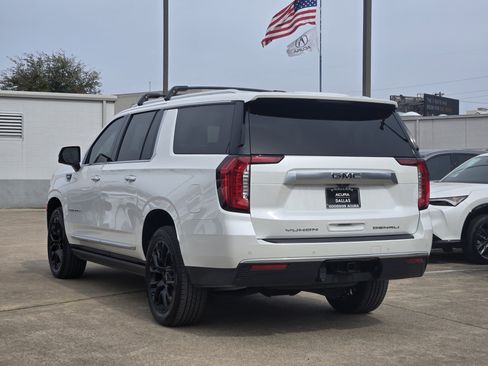 Used 2022 GMC Yukon XL Denali w/ Denali Premium Package image 8