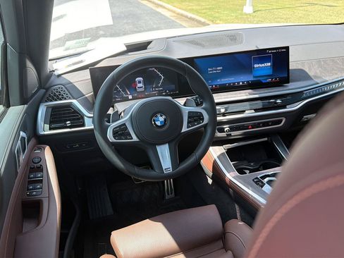 Used 2025 BMW X5 xDrive40i w/ M Sport Package AWD/4WD image 18