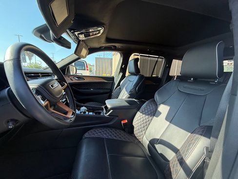 Used 2024 Jeep Grand Cherokee Summit AWD/4WD image 2