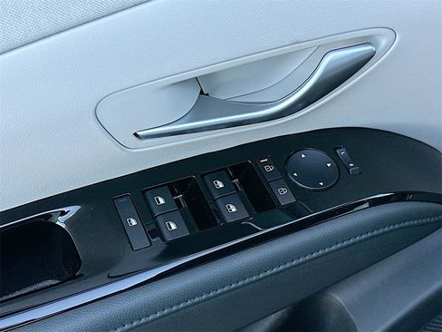 Used 2025 Hyundai Tucson Limited image 18