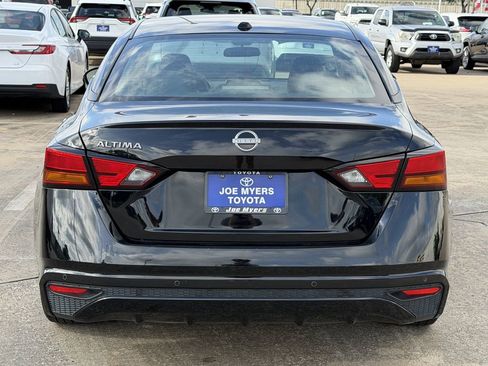 Used 2025 Nissan Altima 2.5 SV FWD image 8