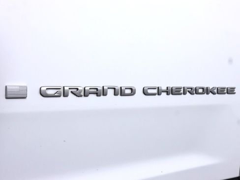 Used 2024 Jeep Grand Cherokee Laredo AWD/4WD image 35
