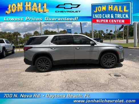Used 2023 Chevrolet Traverse RS FWD image 16