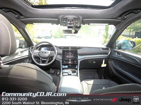 New 2025 Jeep Grand Cherokee Laredo X AWD/4WD image 20