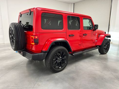 Used 2024 Jeep Wrangler Unlimited Sahara AWD/4WD image 9