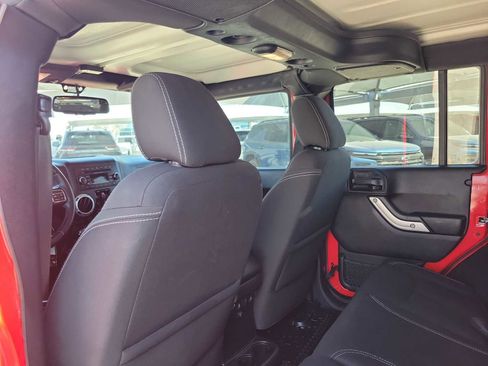 Used 2016 Jeep Wrangler Unlimited Rubicon w/ Connectivity Group image 8