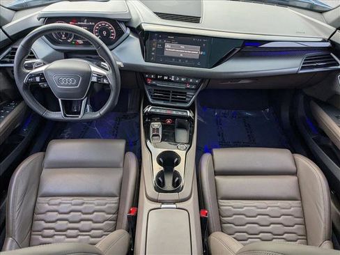 Used 2023 Audi e-tron GT Prestige image 17