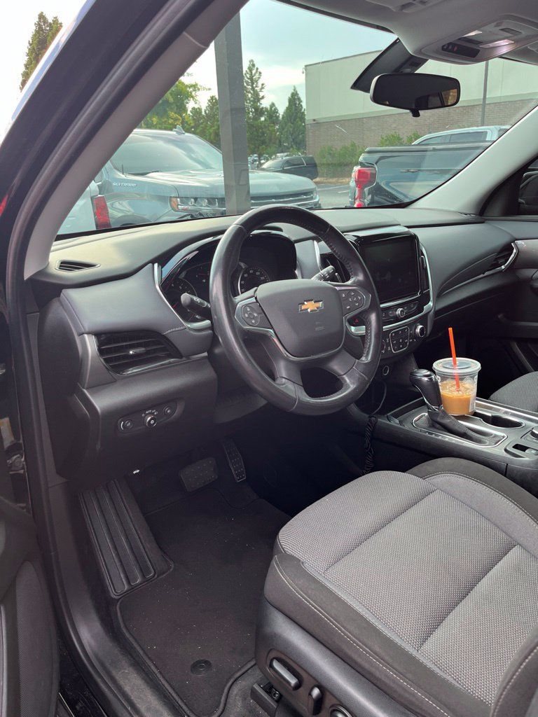 Used 2020 Chevrolet Traverse LT FWD image 1