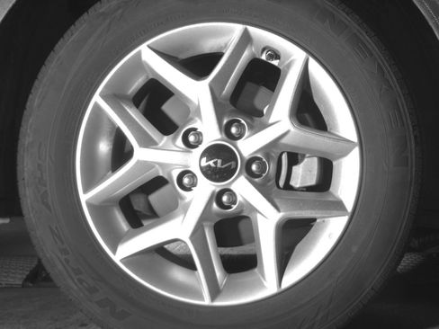 Used 2025 Kia Soul LX w/ LX Technology Package FWD image 13