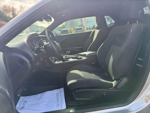 Used 2016 Dodge Challenger SXT image 11